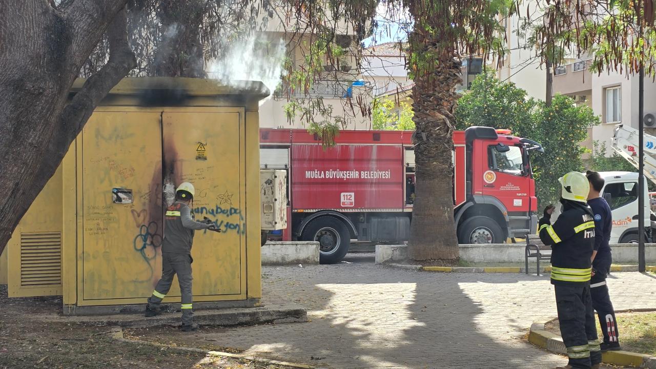 Milas İsmetpaşa Mahallesi&#039;nde Trafo Yangını Paniğe Neden Oldu