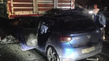 Milas’ta Feci Kaza: Otomobil Arkadan Çarptığı Kamyona Saplandı, Kadın Sürücü Ağır Yaralandı