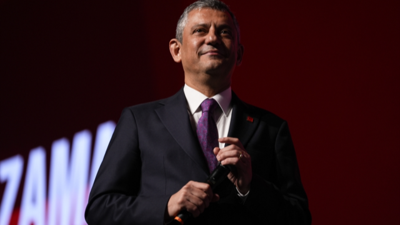 Özgür Özel yeniden CHP Genel Başkanı seçildi