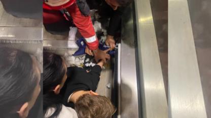 AVM’de Korku Dolu Anlar: Yürüyen Merdivene Sıkışan Çocuk İtfaiye Tarafından Kurtarıldı