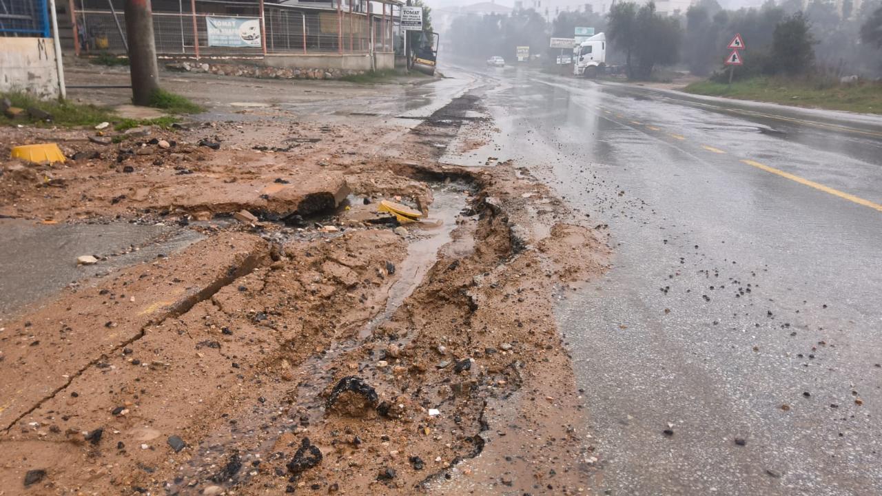Aydınlıkevler'deki Kapatılmayan Doğalgaz Çukurları Hayatı Olumsuz Etkiliyor.