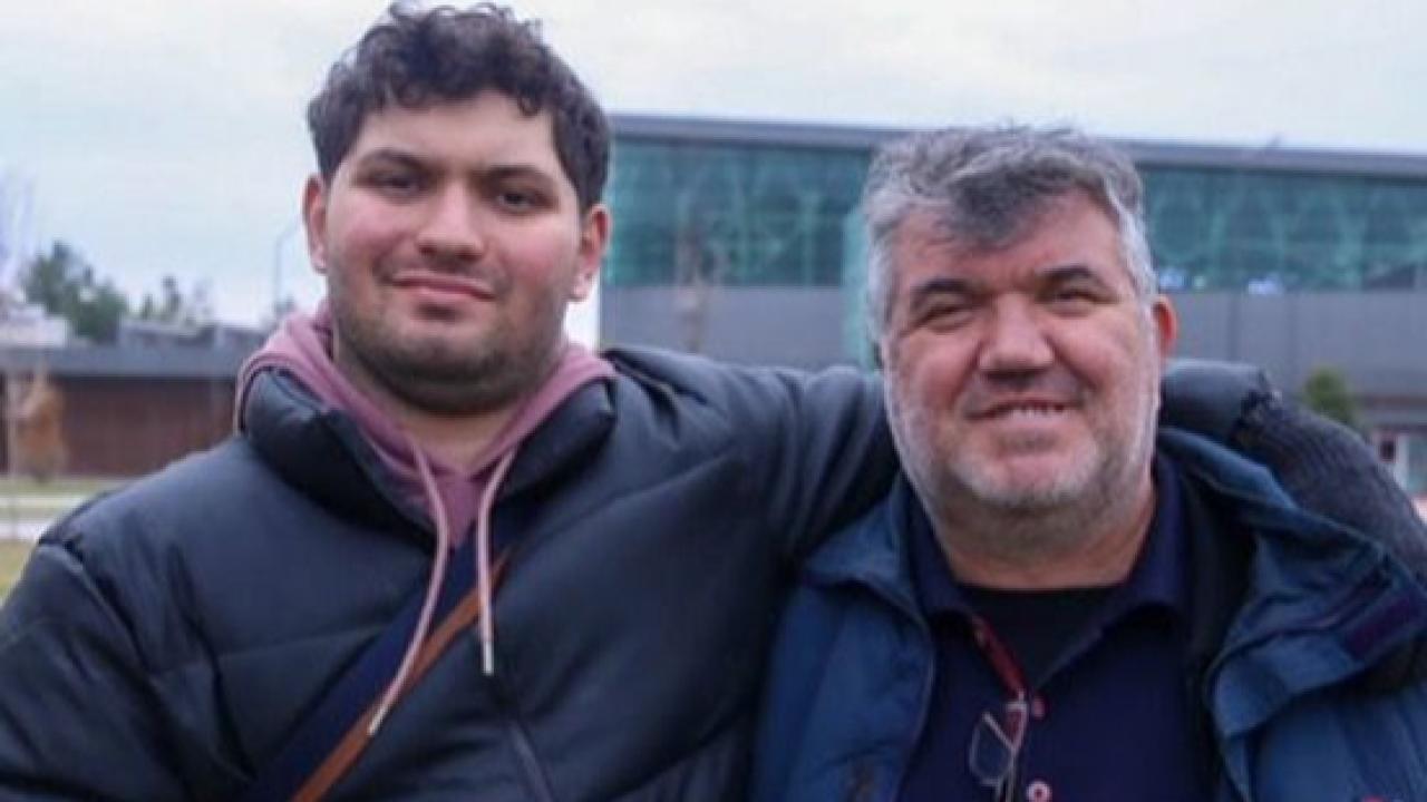 Engelli oğlunu yalnız bırakmamak için aynı üniversiteyi tercih etti