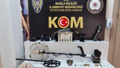 FETHİYE VE SEYDİKEMER’DE KAÇAK KAZI OPERASYONU: 132 TARİHİ ESER ELE GEÇİRİLDİ