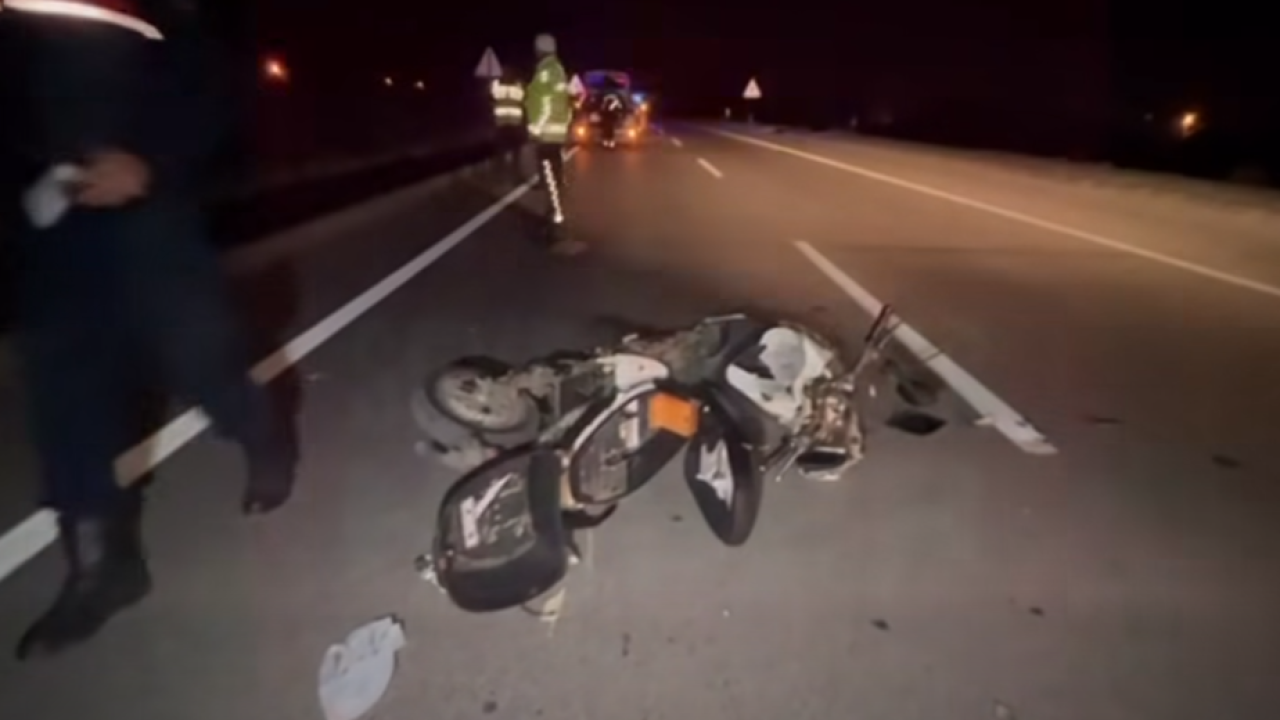 HAFİF TİCARİ ARACIN ÇARPTIĞI ELEKTRİKLİ BİSİKLET SÜRÜCÜSÜ HAYATINI KAYBETTİ