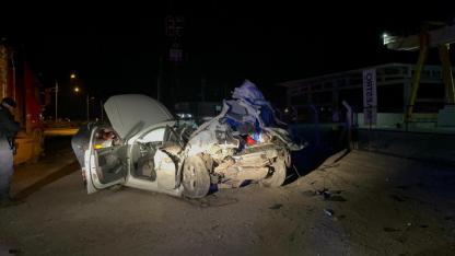 Menteşe’de tıra arkadan çarpan otomobil, hurda yığınına döndü: 1 ölü, 1 ağır yaralı