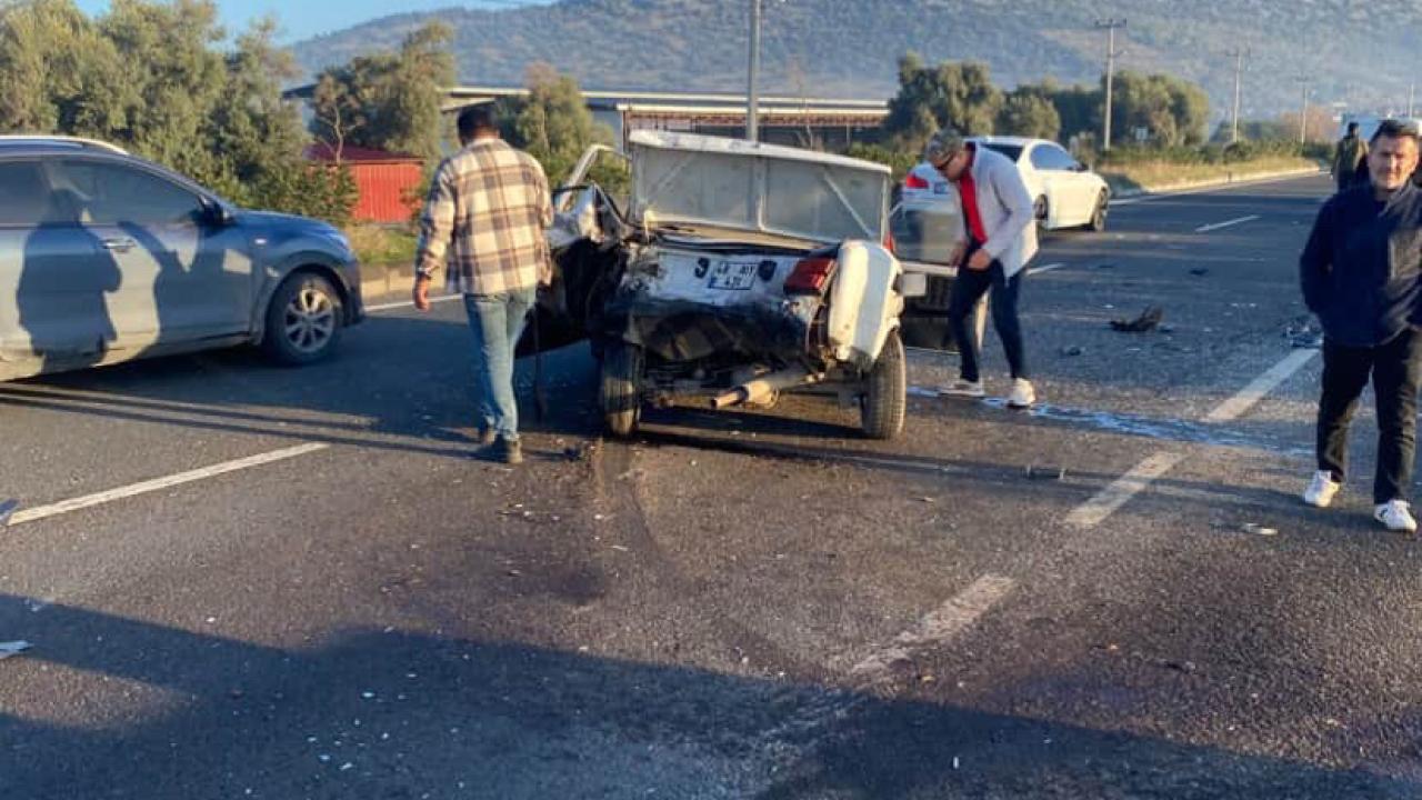 Milas'ta Zincirleme Kaza: Üç Araç Birbirine Girdi, 1 Kişi Yaralandı