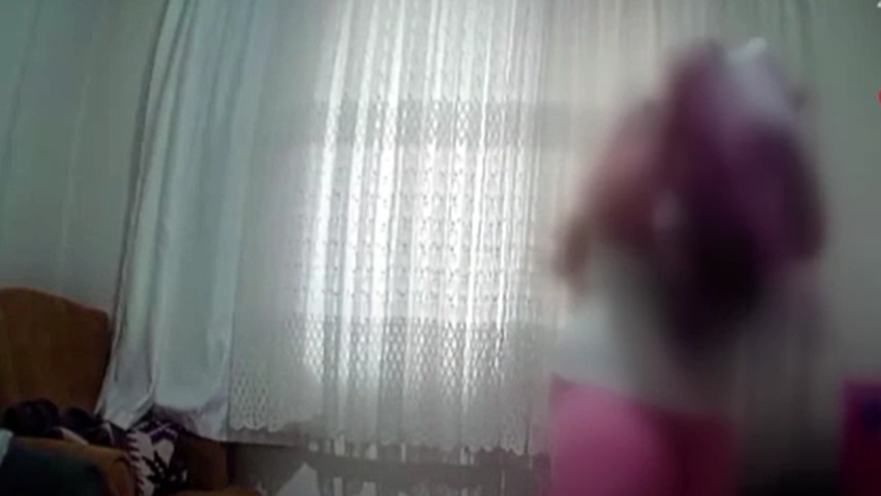 Antalya'da Bebeğine Şiddeti Gizli Kamera Ortaya Çıkardı