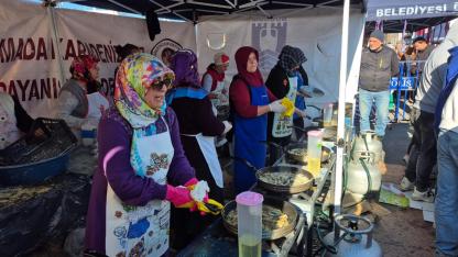 Bodrum'da 3 ton hamsi pişirilerek dağıtıldı