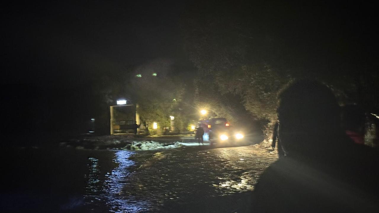 Datça’da sele kapılan sürücü, çalıya tutunarak hayatta kaldı