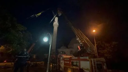 Fırtınada zarar gören minarede çalışma başlatıldı