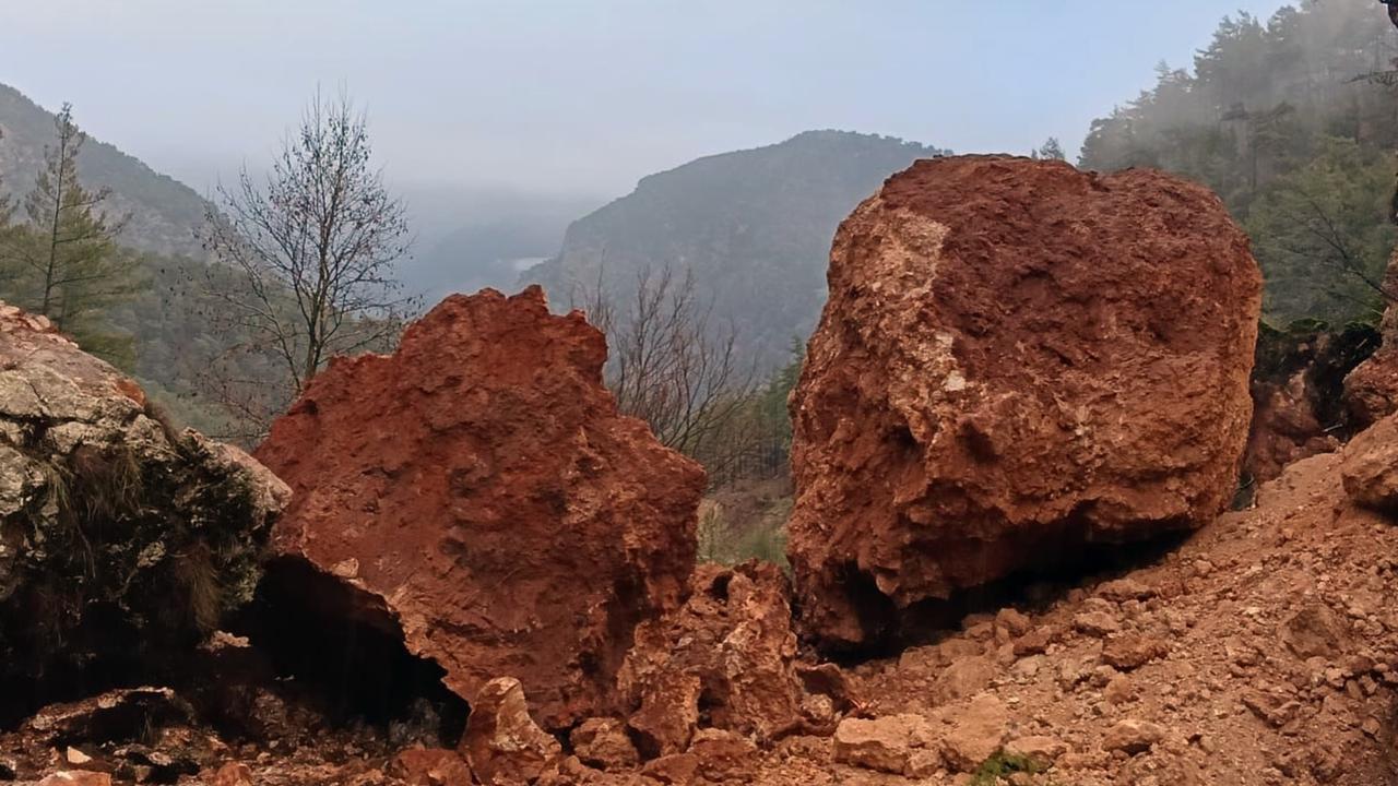 Heyelan su isale hatlarına zarar verdi