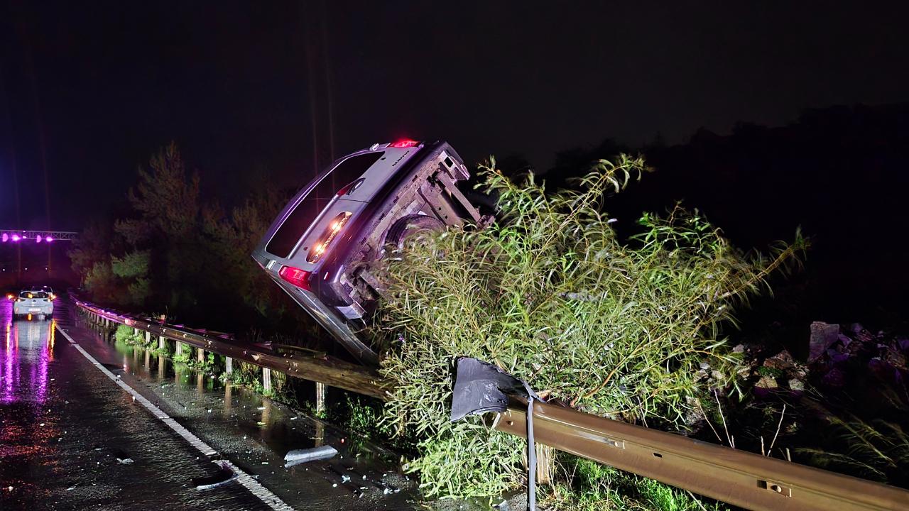 Karayolu savaş alanına döndü: 3 yaralı