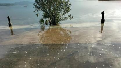 Köyceğiz Gölü taştı, Atatürk Kordonu sular altında kaldı