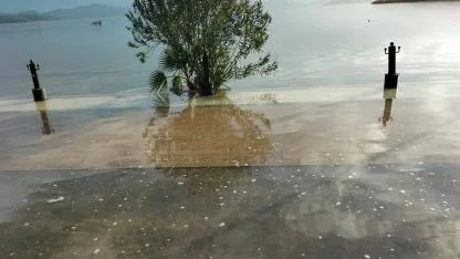 Köyceğiz Gölü taştı, Atatürk Kordonu sular altında kaldı