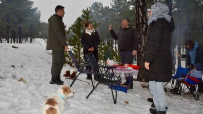 Köyceğiz Kaymakamı Kumcu, vatandaşların kar keyfine ortak oldu