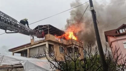 Köyceğiz’de Ev Yangını: Çatı Katında Başladı, Her Şey Kül Oldu