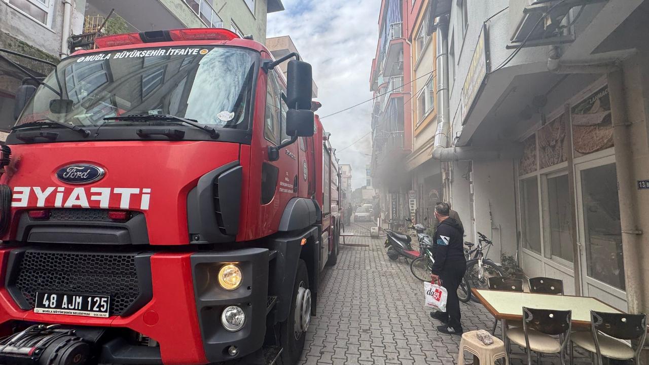 Kuaför Yangını Paniğe Neden Oldu