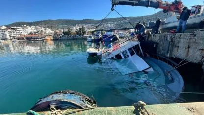 Kuvvetli rüzgar Güllük’te tekneyi batırdı