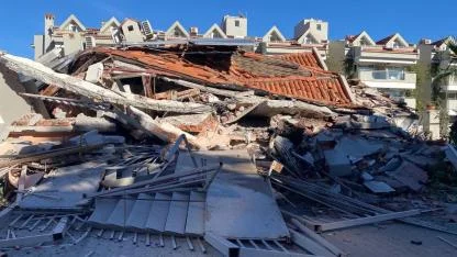 MARMARİS’TE APART OTEL ÇÖKTÜ