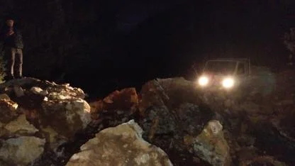 Marmaris'te dev kayalar orman yolunu kapattı