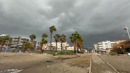 Marmaris’te şiddetli fırtına etkisini sürdürüyor