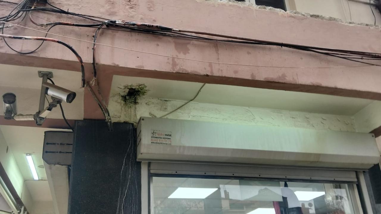 Milas’ta Fırtına Balkon Korkuluğunu Yerinden Söktü, Facia Kıl Payı Atlatıldı