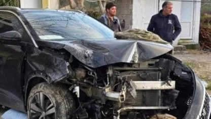 Milas'ta Korkunç Kaza: Kontrolden Çıkan Otomobil İş Makinesine Çarptı, 1'i Ağır 3 Yaralı