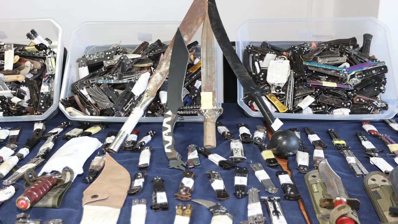 Muğla otogarlarında bir yılda cephanelik gibi bıçak ve silah ele geçirildi