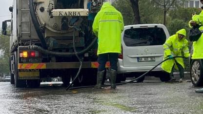MUSKİ ekiplerinden yağmur mesaisi