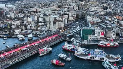 Filistin için Galata Köprüsü’nde Tarihi Buluşma