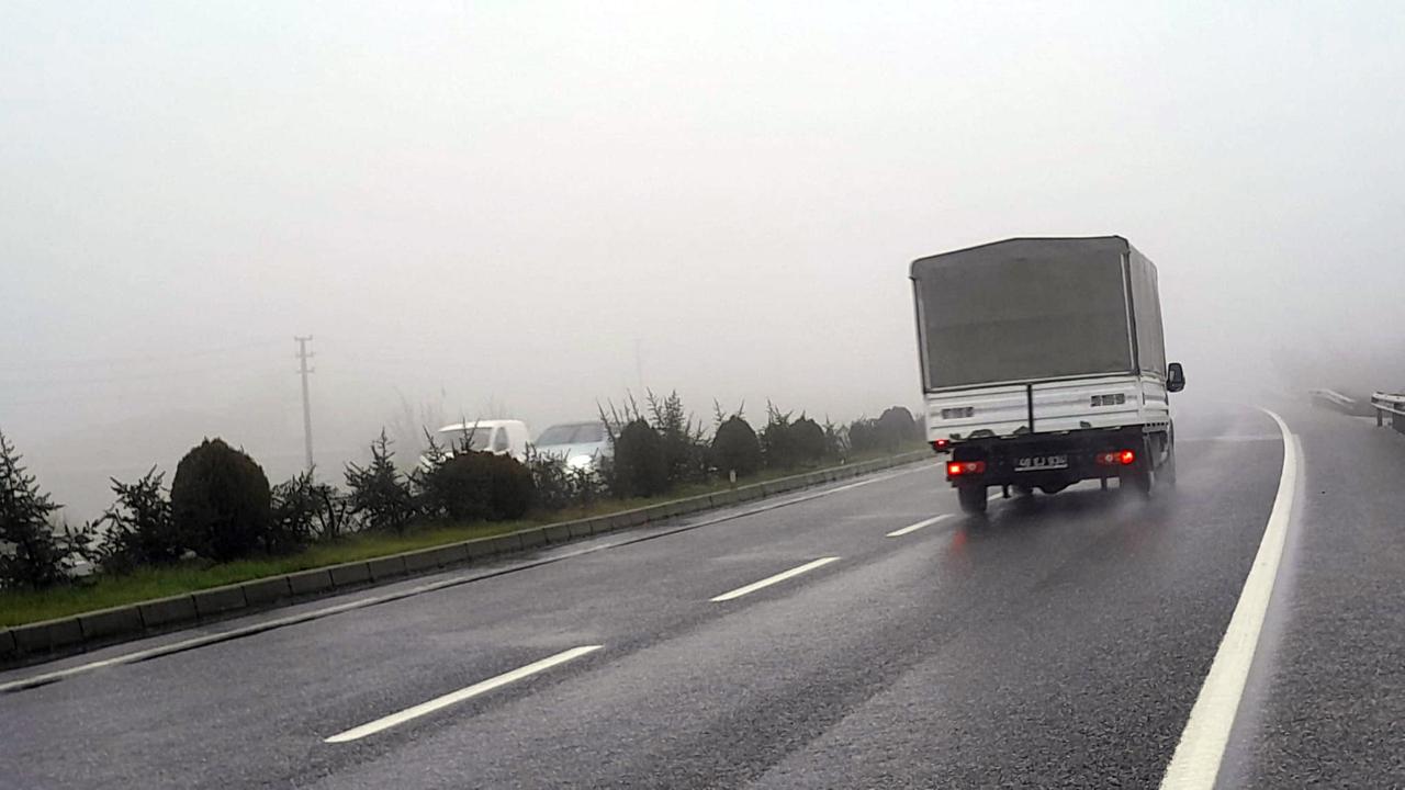 Sakar rampasında yoğun sis: Görüş mesafesi 5 metreye düştü
