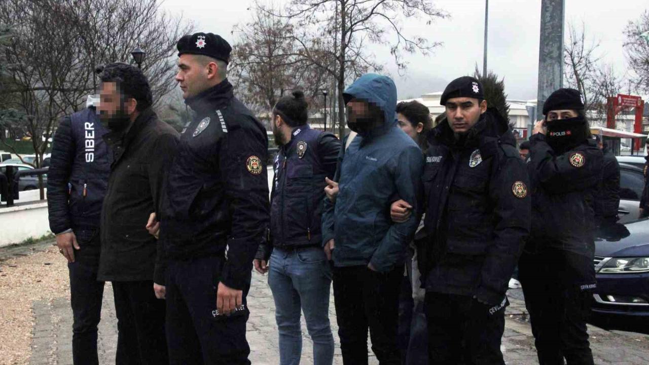 ‘Sakaraltı-Sakarüstü’ Sosyal Medya Hesabına Operasyon: Şüpheliler Adliyeye Sevk Edildi