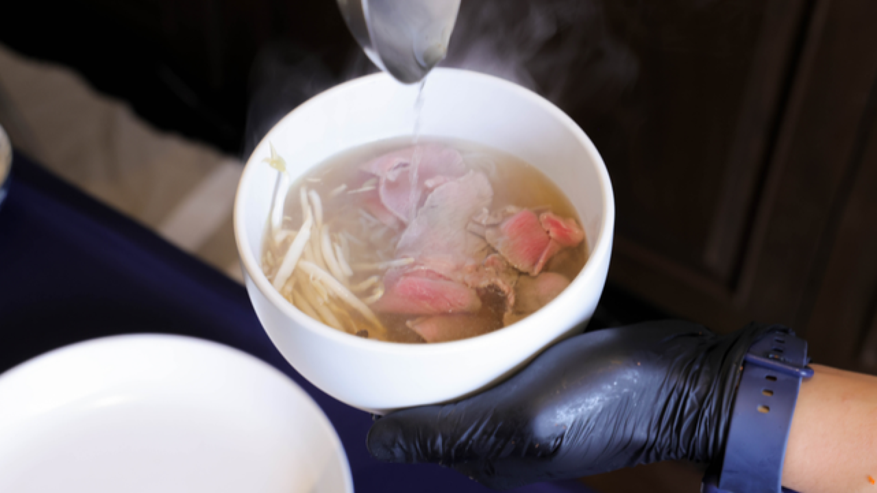 SICAK YEMEK VE İÇMEK KANSER RİSKİNİ ARTIRIYOR !