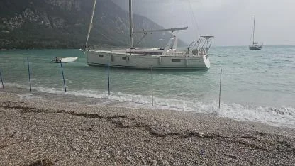 Akbük'te şiddetli fırtına ve sağanak hayatı olumsuz etkiledi