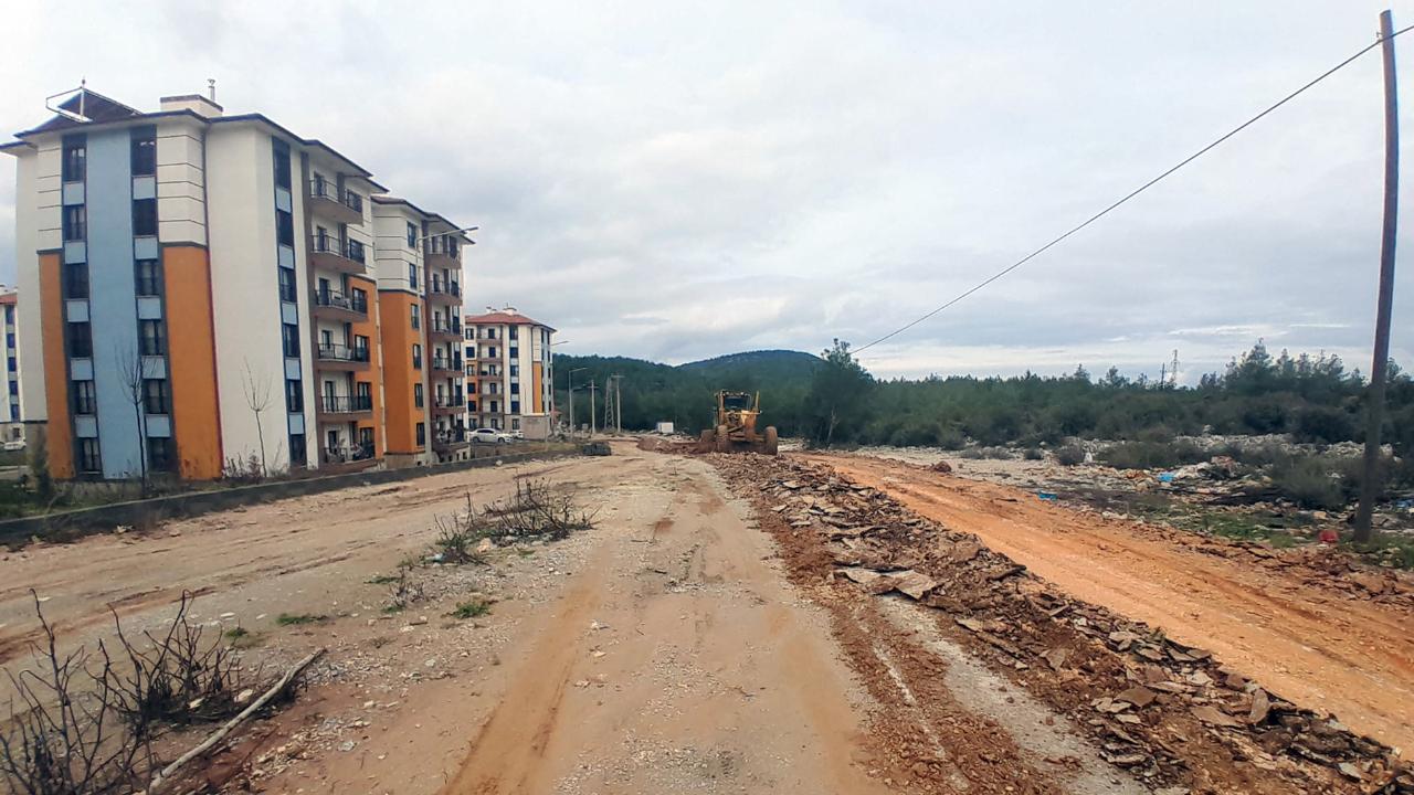 Akçaova TOKİ yolunda çalışma başlatıldı