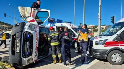Bodrum'da ambulans devrildi: 4 yaralı