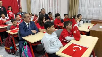 İkinci dönemin ilk dersinin konusu 'Bayrak'