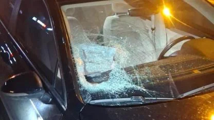 İlk kazadan kurtuldu, tekrar döndüğü yerde bu sefer araba çarptı