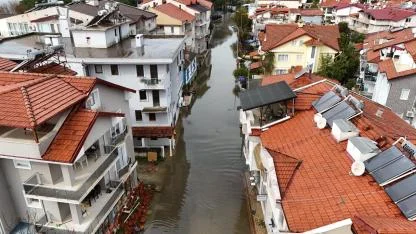 Köyceğiz Göl'ü taştı, ilçe Venedik'e döndü