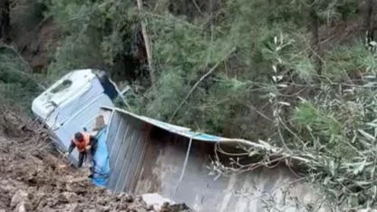 Milas’ta tır şarampole devrildi: 1 yaralı