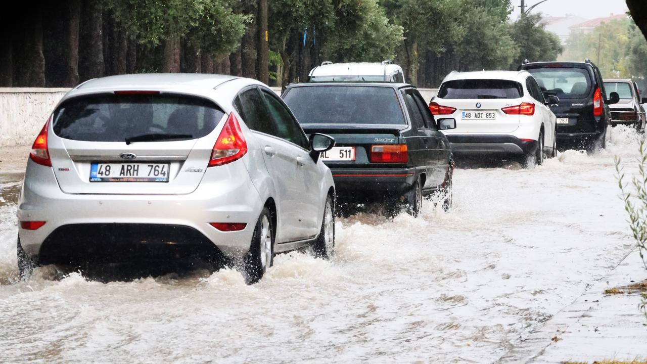 Muğla geneli sağanak ve gök gürültülü yağış uyarısı