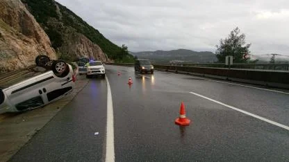 Muğla'da kontrolden çıkan kamyonet takla attı:1 yaralı