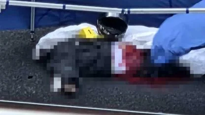 Önce bariyerlere çarptı, sonra üstünden otobüs geçti