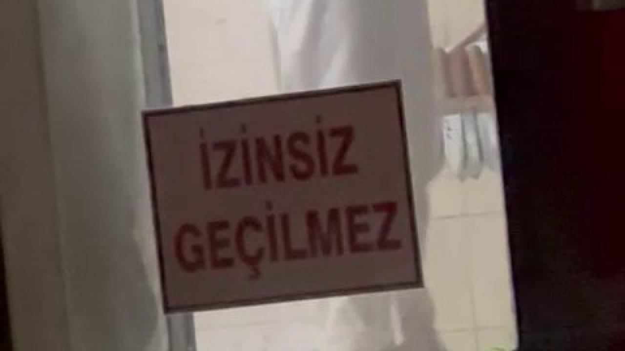Tatlı hamurunu ayağıyla çiğnedi