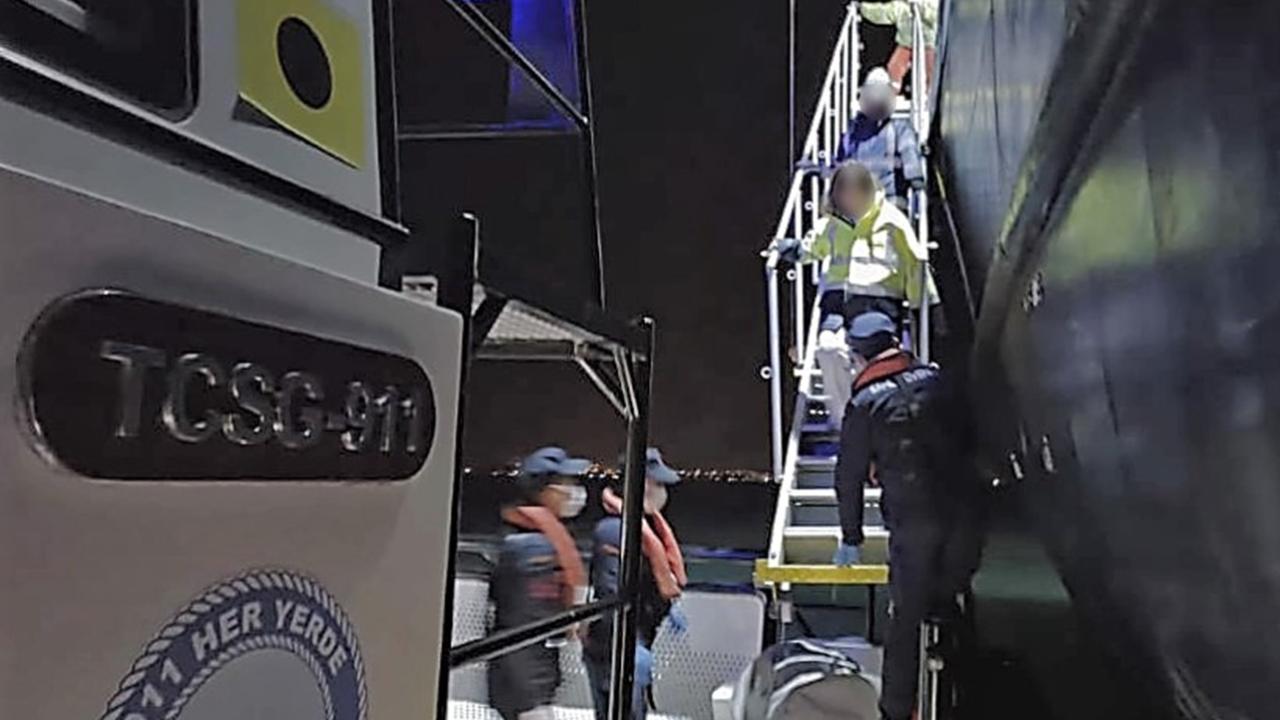 Ticari gemide yaralanan vatandaşa tıbbi tahliye