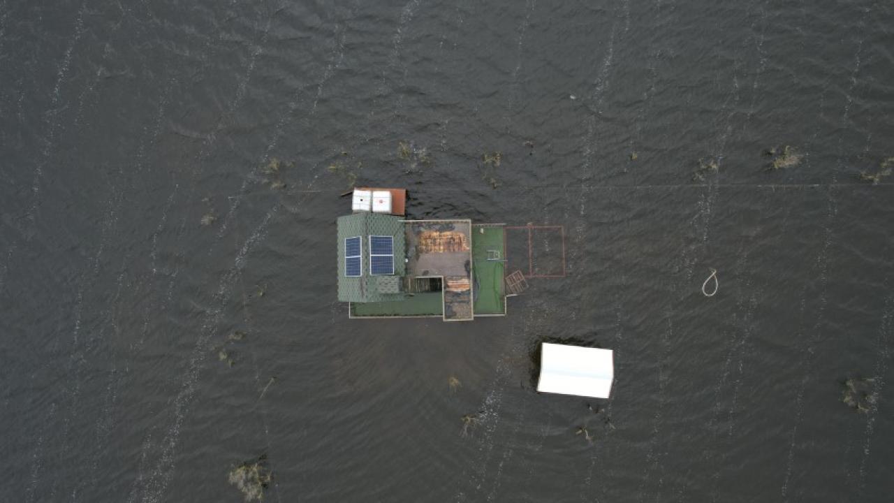 Yüzen evler...Ulubat Gölü taştı, felaket havadan görüntülendi