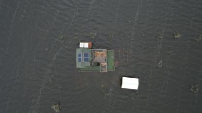 Yüzen evler...Ulubat Gölü taştı, felaket havadan görüntülendi