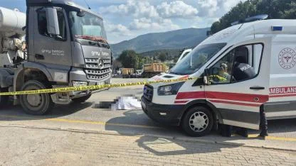 Beton mikserinin çarptığı yaya hayatını kaybetti