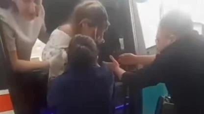 Dolmuşta doğum yaptı!