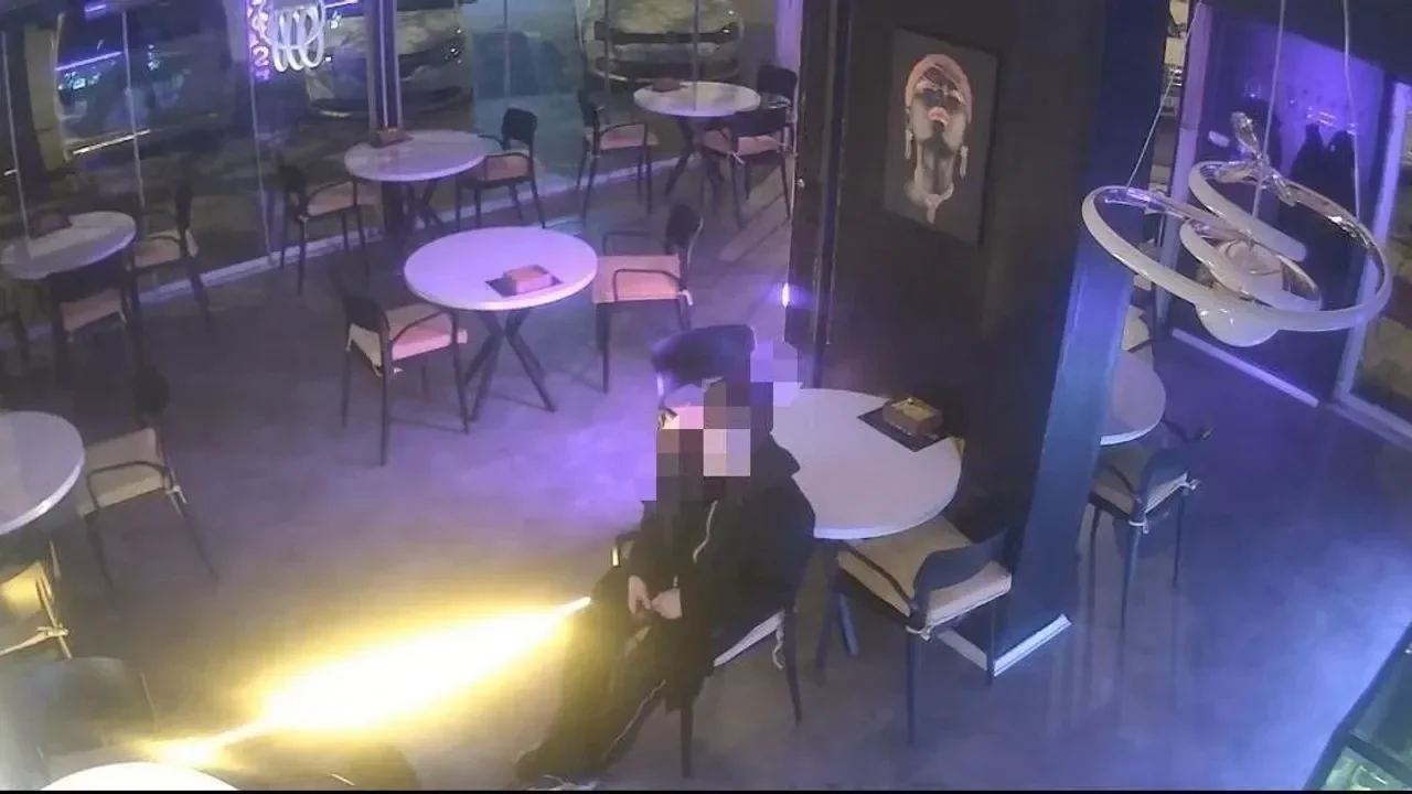 Hırsızlığın böylesi... Hırsızlık için girdiği kafede ısındı, yemek yedi